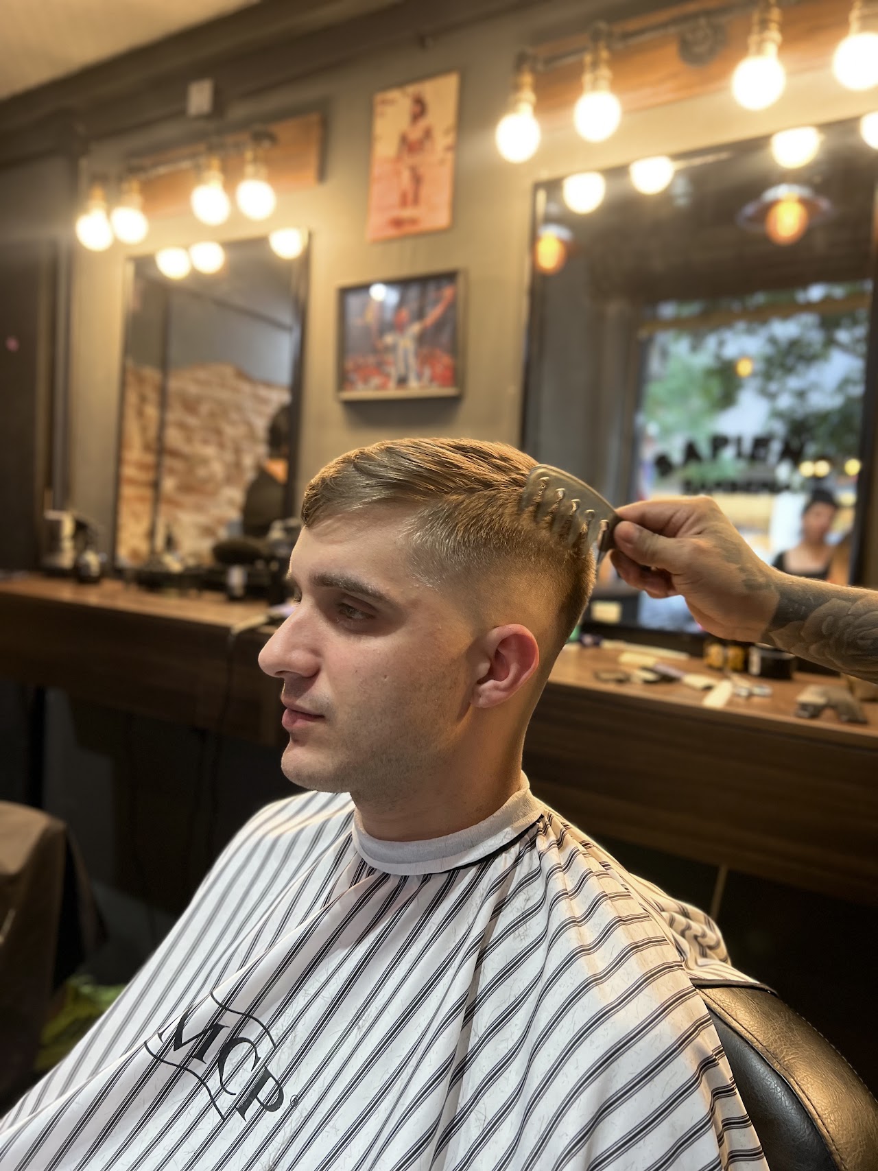Detalle de corte fade profesional
